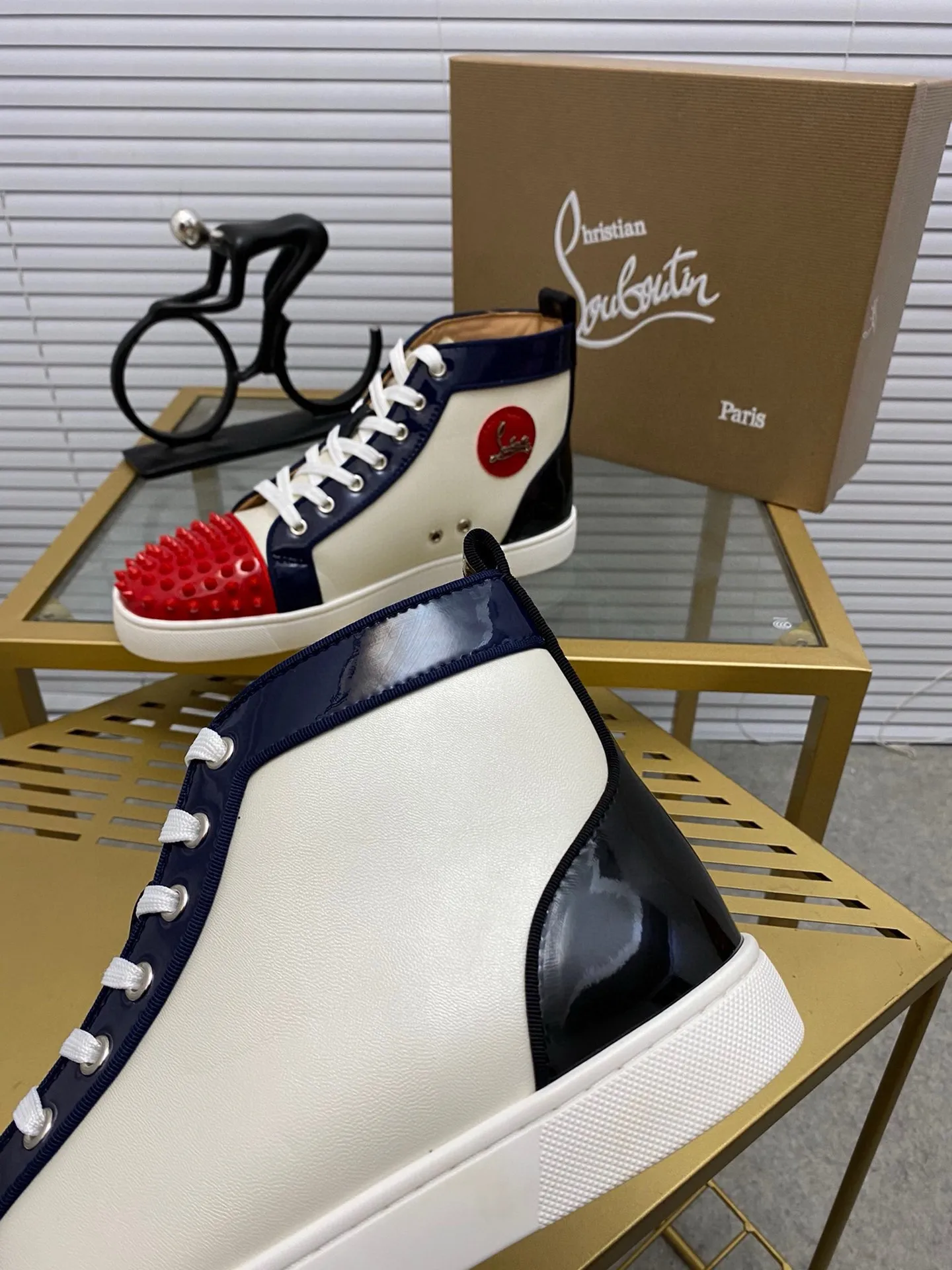 (Customized model) Ex-factory price is 520. christian louboutin (CL red sole shoes) counter series, casual sneakers for couples 📢 📢 📢 Exclusive hot style release 🎈🎈💪 Movable latex feet 👻 Finished outsole line [Proud] 😝Female 35-40# Male 38#-46, global supply😝 [Top version]: Original imported genuine leather upper, top original leather lining, original molded TPU outsole, original 1:1 detail processing, original shoe last,